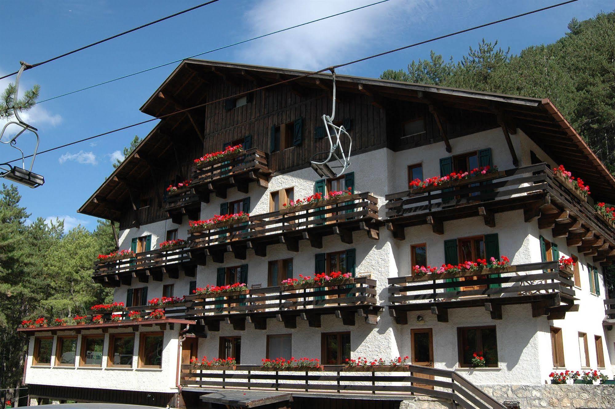 Hotel Garni Mille Pini Scanno Luaran gambar